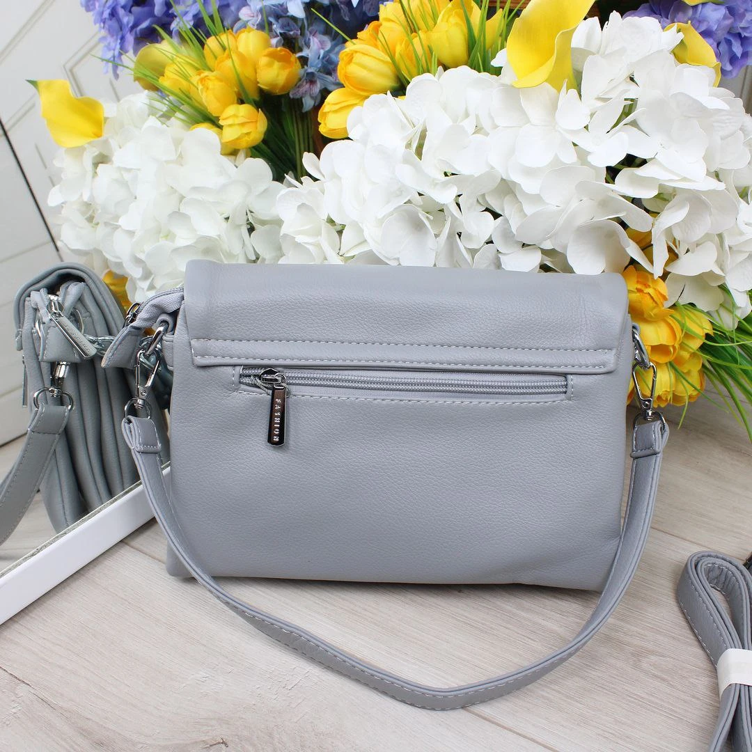 Містка блакитна крос-боді сумка: практичність та надійна якість